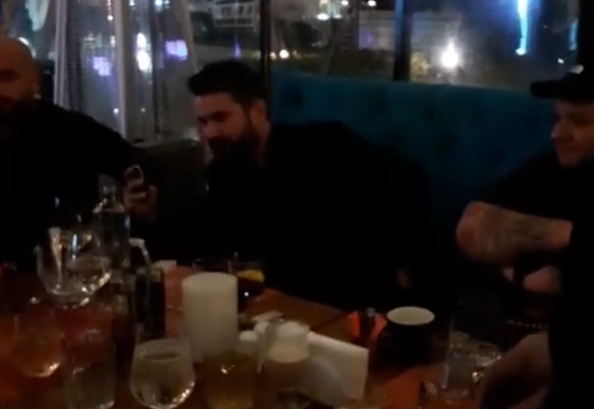 Manele, dedicații, țigări și băutură » Mutu a încheiat anul cu o petrecere de pomină: „Degeaba sunt eu milos cu șarpele veninos”