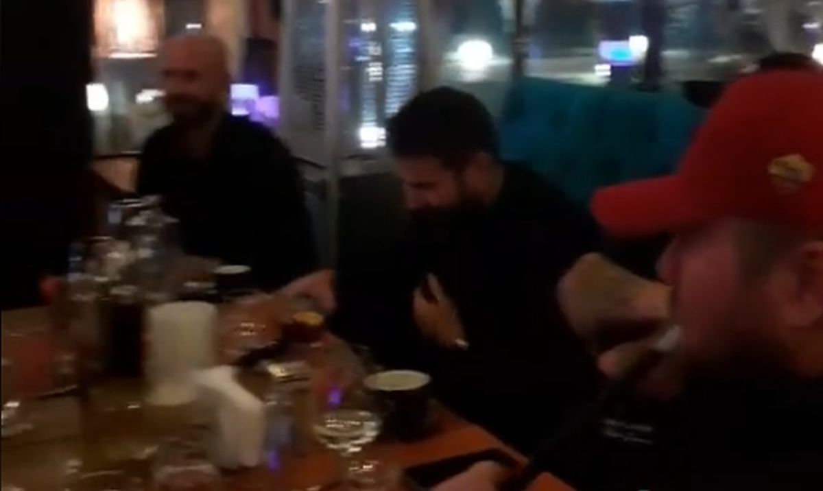 Manele, dedicații, țigări și băutură » Mutu a încheiat anul cu o petrecere de pomină: „Degeaba sunt eu milos cu șarpele veninos”