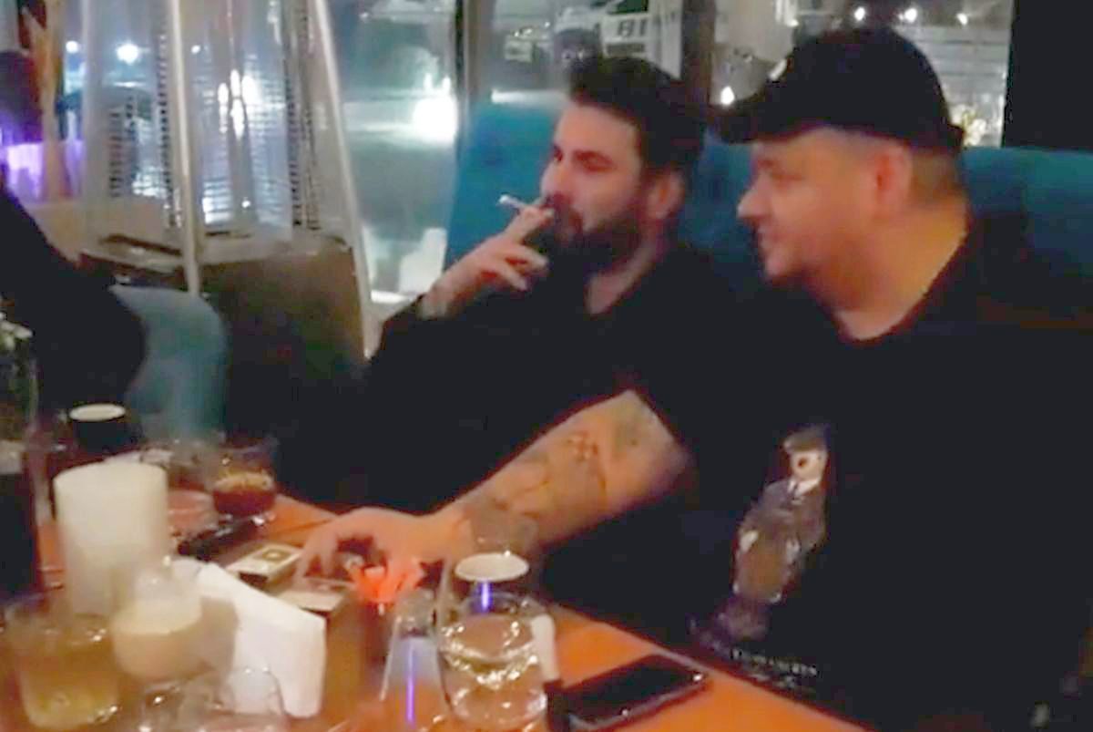 Manele, dedicații, țigări și băutură » Mutu a încheiat anul cu o petrecere de pomină: „Degeaba sunt eu milos cu șarpele veninos”