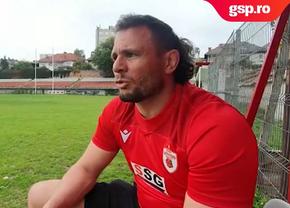 Strigat „Ionică” sau „Petrică”, sud-africanul Van Heerden gândește și cântă românește: „Roata morii se-nvârtește / Țac, țac, țac!”