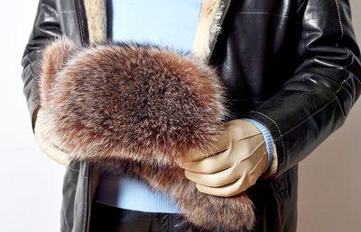 Incredibila poveste cu un arbitru român acuzat că a fost mituit, apoi amenințat cu cuțitele de jucători: „L-am văzut încărcat din magazinul de cojoace”