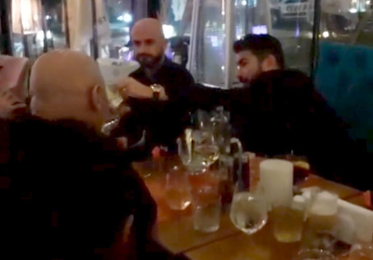 Manele, dedicații, țigări și băutură » Mutu a încheiat anul cu o petrecere de pomină: „Degeaba sunt eu milos cu șarpele veninos”