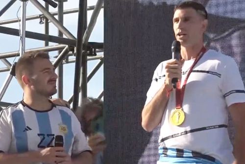 Emiliano Martinez s-a adresat oamenilor din orașul natal care au venit să sărbătorească titlul mondial