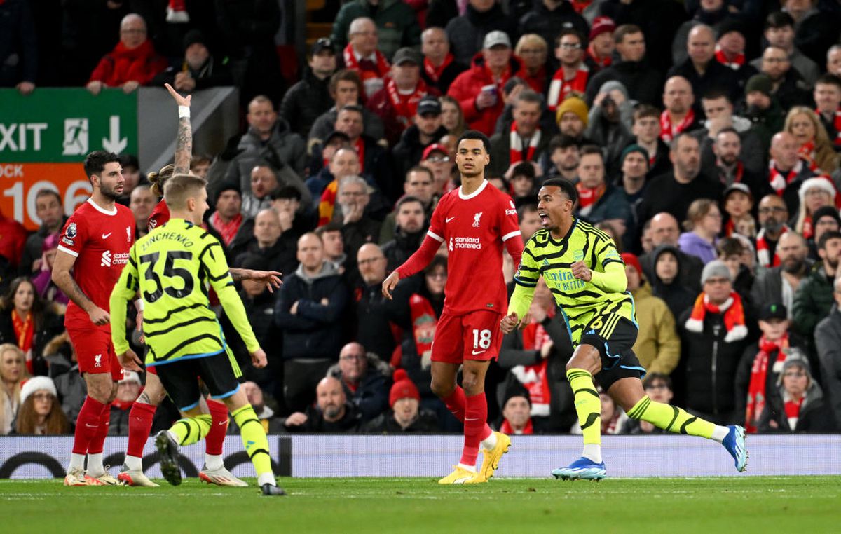 Arsenal supraviețuiește infernului de pe Anfield Road și rămâne lider în Premier League! Recordul stabilit de Salah + clasamentul ACUM