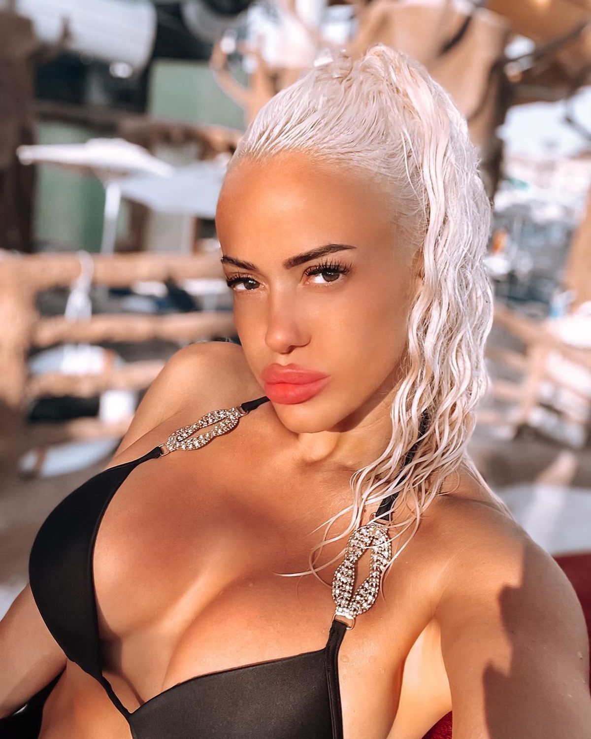 Cântăreața care s-a iubit cu Răduț, Nikolic și Cătălin Țîră și-a făcut cont pe o platformă pentru adulți: „Ca să fie clară treaba”