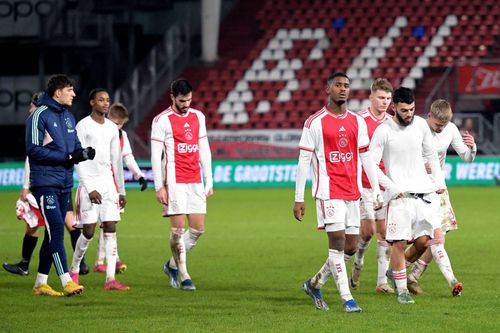 Jucătorii lui Ajax, decepționați după eliminarea din Cupă / Foto: Imago