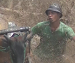 Imagini nebune de la cursa tradițională de tauri din Indonezia: „Deseori e nevoie să îi mușc de coadă”