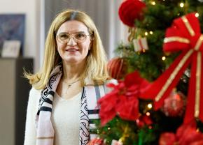 DE PUS LUNI // Elisabeta Lipă: „Cel mai frumos este să petreci Crăciunul în familie” + A împodobit bradul din 1 decembrie
