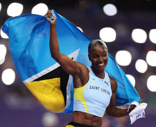 Julien Alfred, sărbătorind medalia de aur la 100 m - Jocurile Olimpice de la Paris 2024 Foto: Guliver / Getty Images