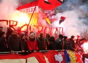 Cum intră ultrașii cu petarde și torțe fără să fie prinși? Ipoteză surprinzătoare în direct, după Dinamo - Rapid: „Prietenii, complicități!”