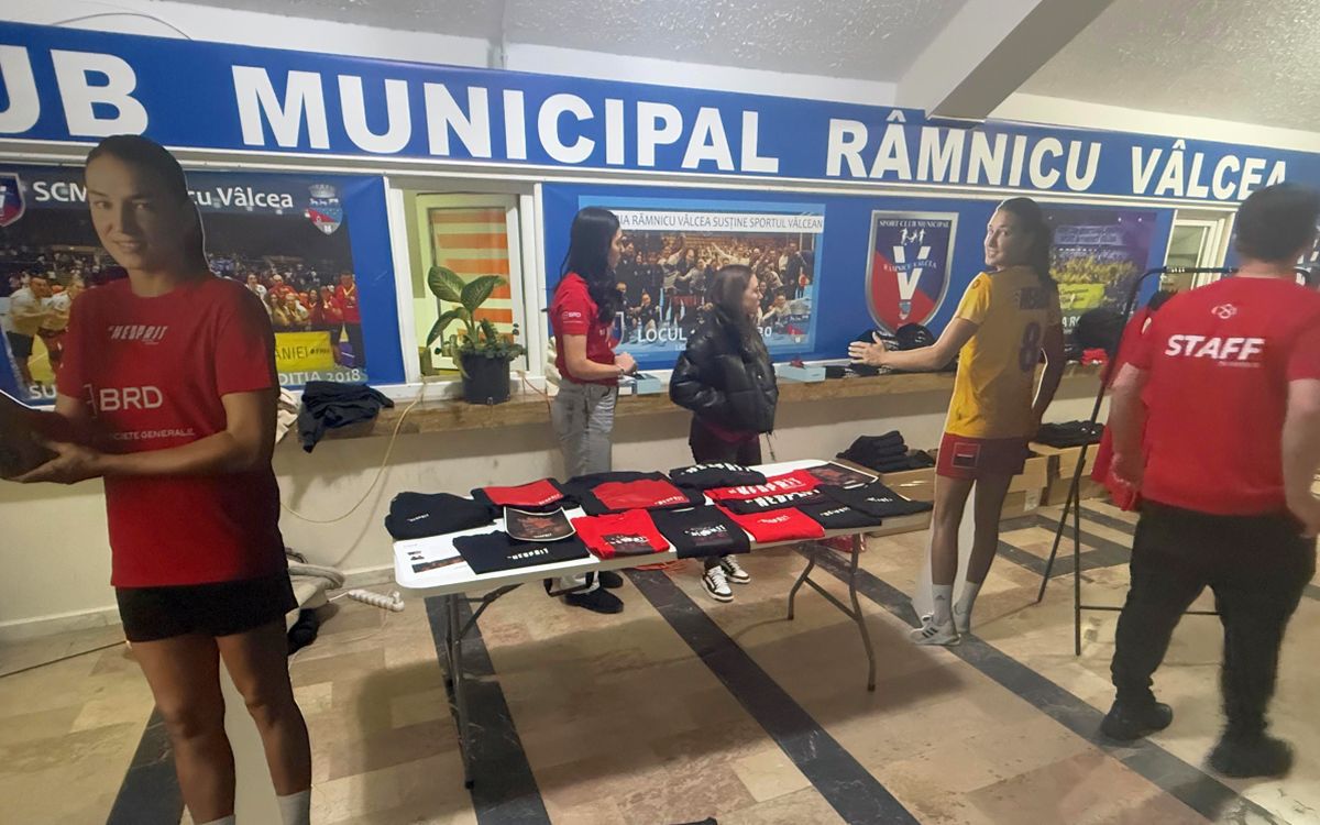 Tricou special cu Cristina Neagu, la evenimentul de retragere de la Râmnicu Vâlcea! Cât a costat » Imaginile surprinse de reporterii GSP
