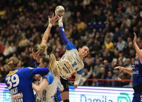 CSM București, victorie în derby-ul cu Vâlcea, după o revenire de poveste » Cristina Neagu, 6 goluri la ultimul meci oficial în sala Traian