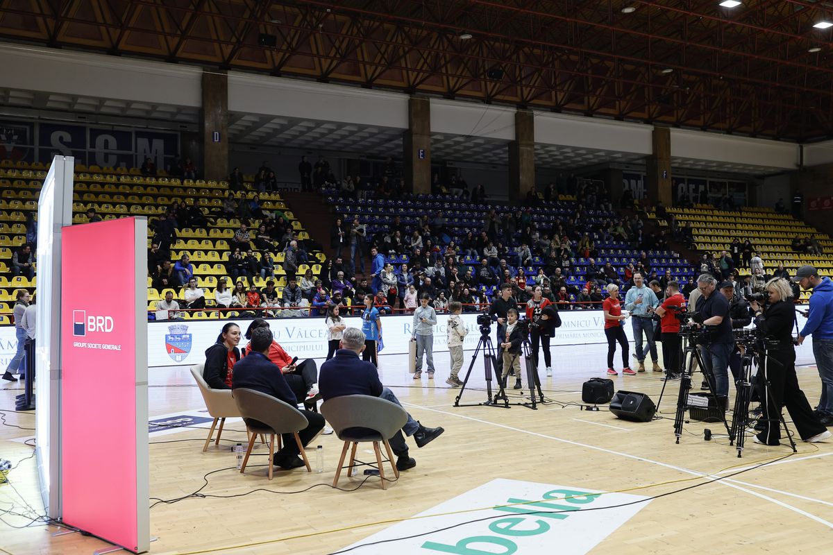 Tricou special cu Cristina Neagu, la evenimentul de retragere de la Râmnicu Vâlcea! Cât a costat » Imaginile surprinse de reporterii GSP