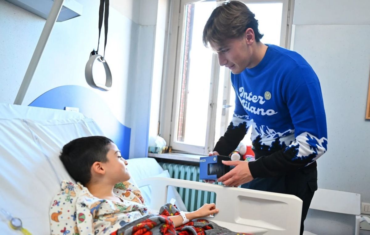 Cristi Chivu, Javier Zanetti, Denzel Dumfries și Pio Esposito, în vizită la copiii din Spitalul San Raffaele