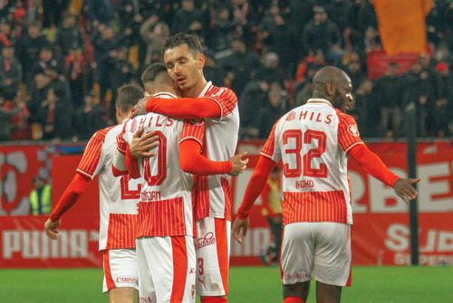 Reapare moda „sateliților” » Știința dă jucători la Dinamo