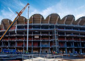 La 19 ani de la startul proiectului, au început să monteze acoperișul stadionului! Imagini de pe un șantier plin de controverse