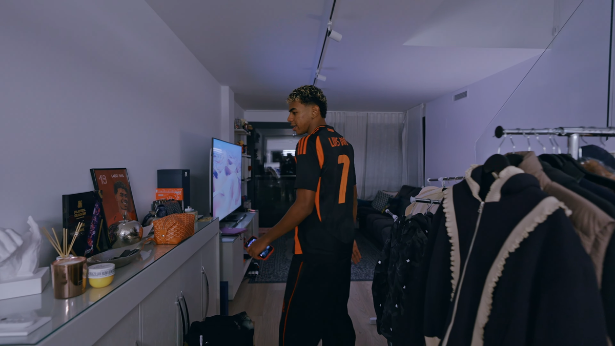 Lamine Yamal a făcut turul apartamentului