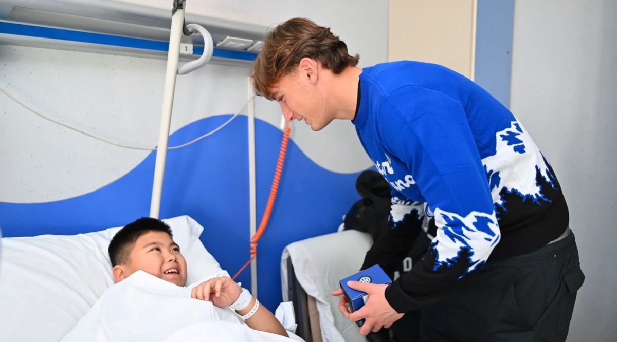 Cristi Chivu, Javier Zanetti, Denzel Dumfries și Pio Esposito, în vizită la copiii din Spitalul San Raffaele