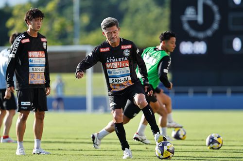 Cel mai longeviv fotbalist profesionist al lumii semnează cu noua echipă » Joacă de pe vremea când Steaua cucerea Cupa Campionilor