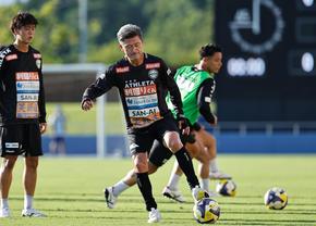 Cel mai longeviv fotbalist profesionist al lumii semnează cu noua echipă » Joacă de pe vremea când Steaua cucerea Cupa Campionilor