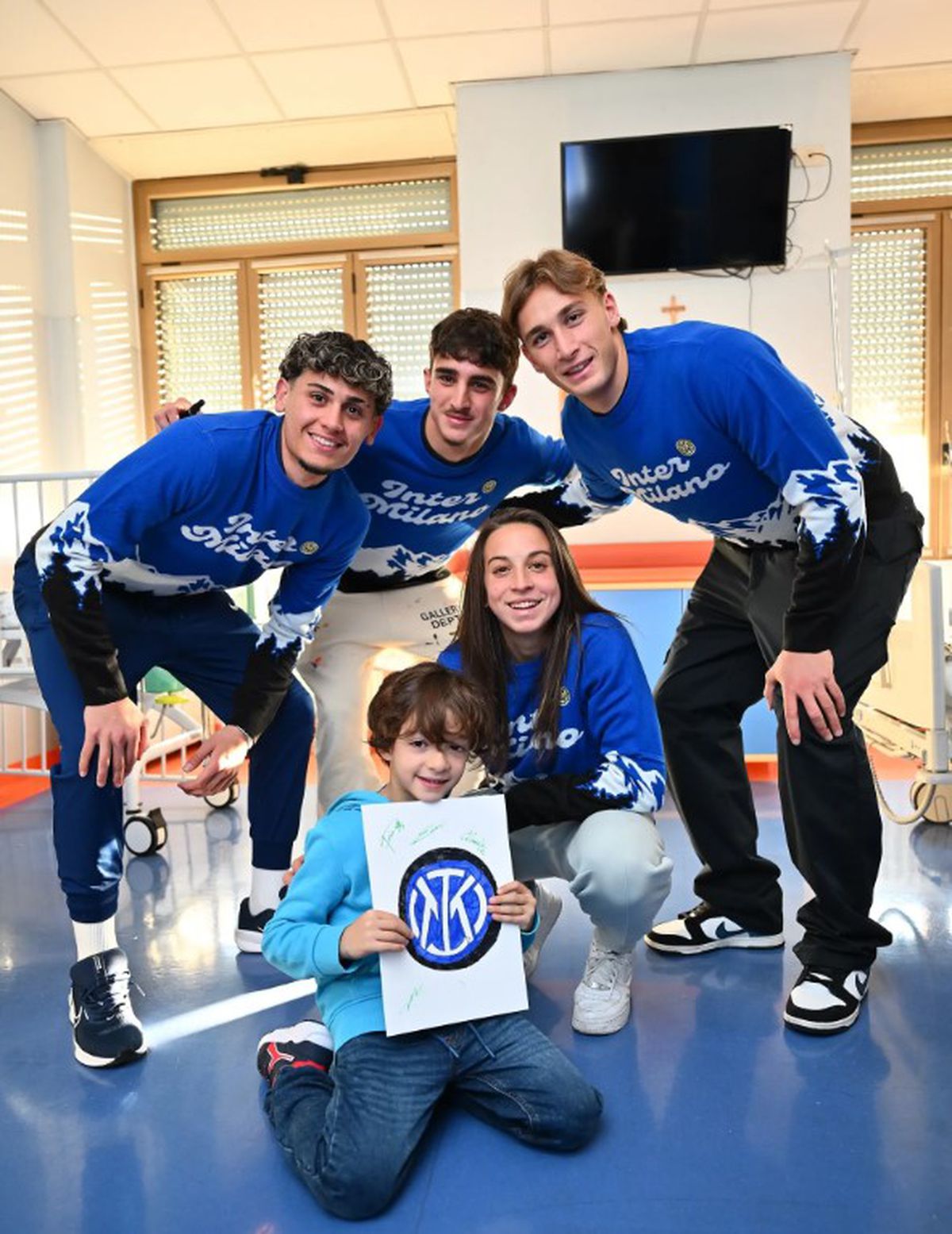 Cristi Chivu, Javier Zanetti, Denzel Dumfries și Pio Esposito, în vizită la copiii din Spitalul San Raffaele