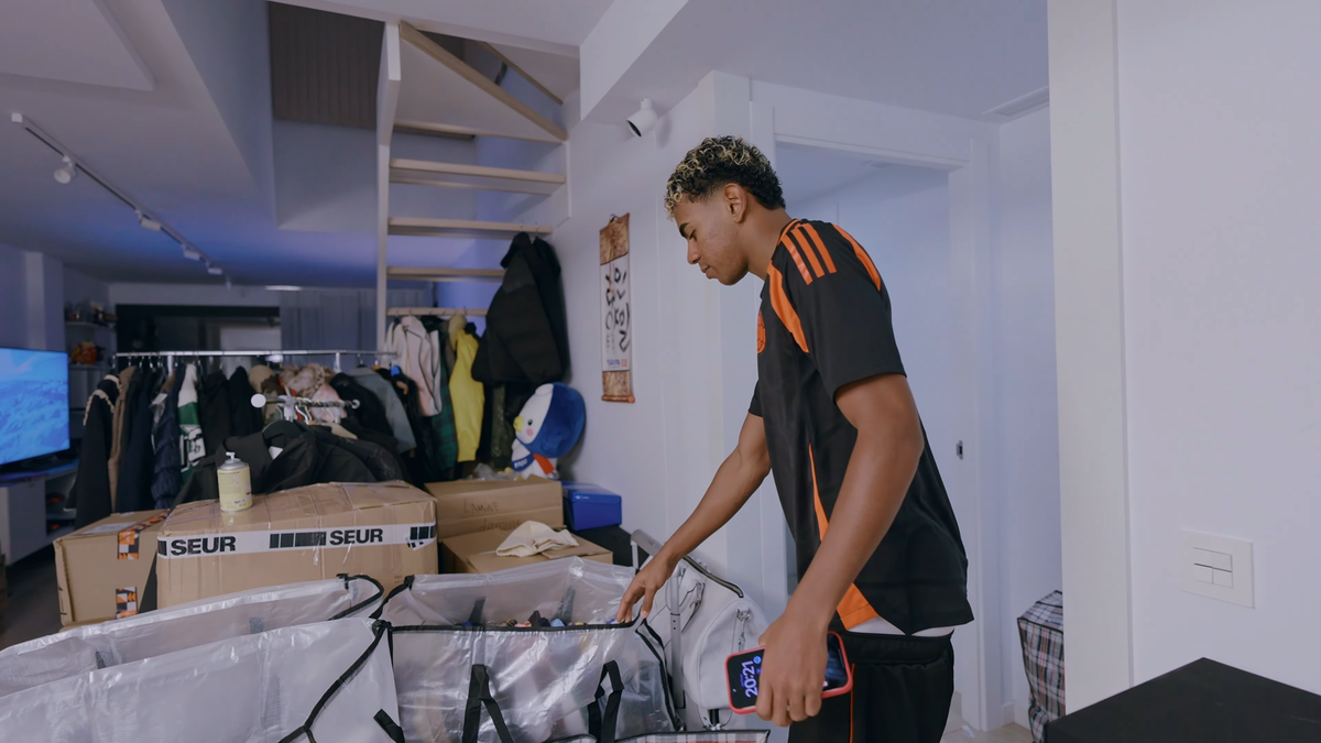 Lamine Yamal a făcut turul apartamentului