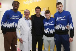 Gest de suflet făcut de Cristi Chivu » Vizită interistă de Crăciun pentru copiii din spitalul din Milano