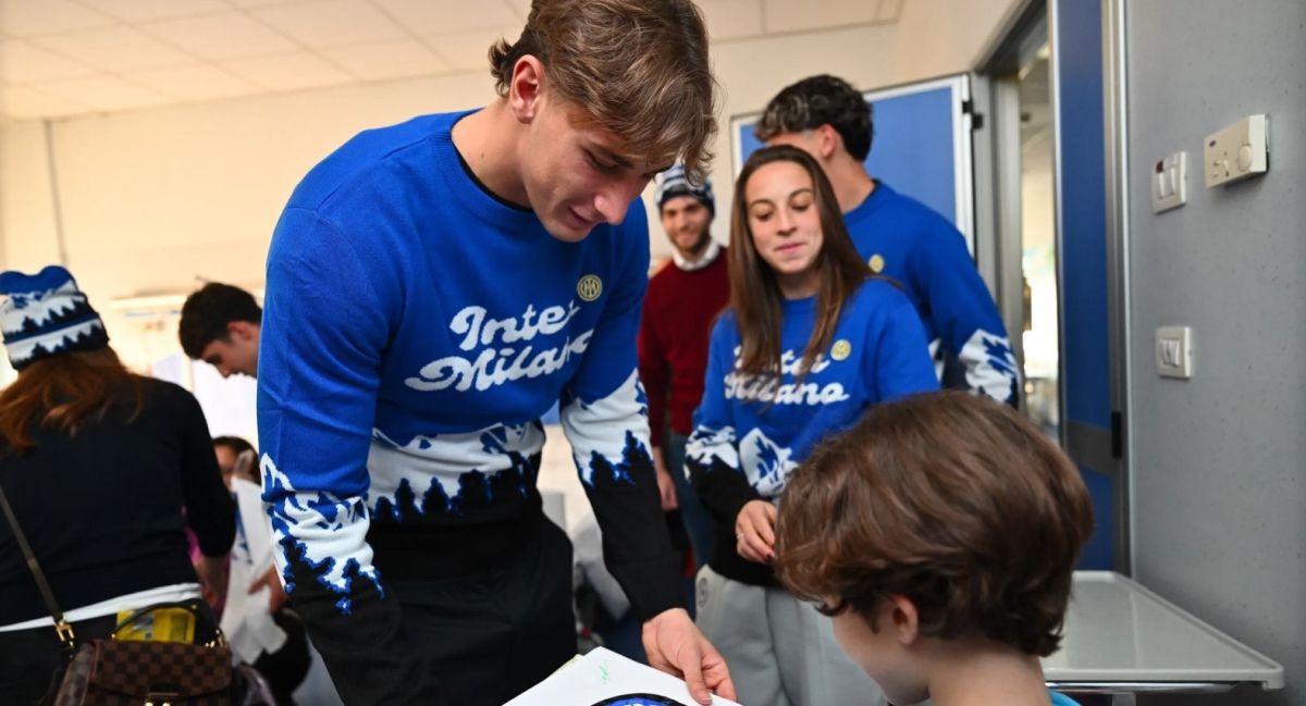 Cristi Chivu, Javier Zanetti, Denzel Dumfries și Pio Esposito, în vizită la copiii din Spitalul San Raffaele