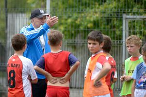 Antrenează de zeci de ani la juniori și prezintă un tablou sumbru pentru fotbalul românesc: „Am spus-o de față cu toată lumea! Toate echipele au început să-l copieze”