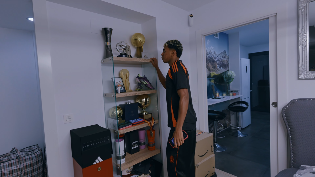 Lamine Yamal a făcut turul apartamentului