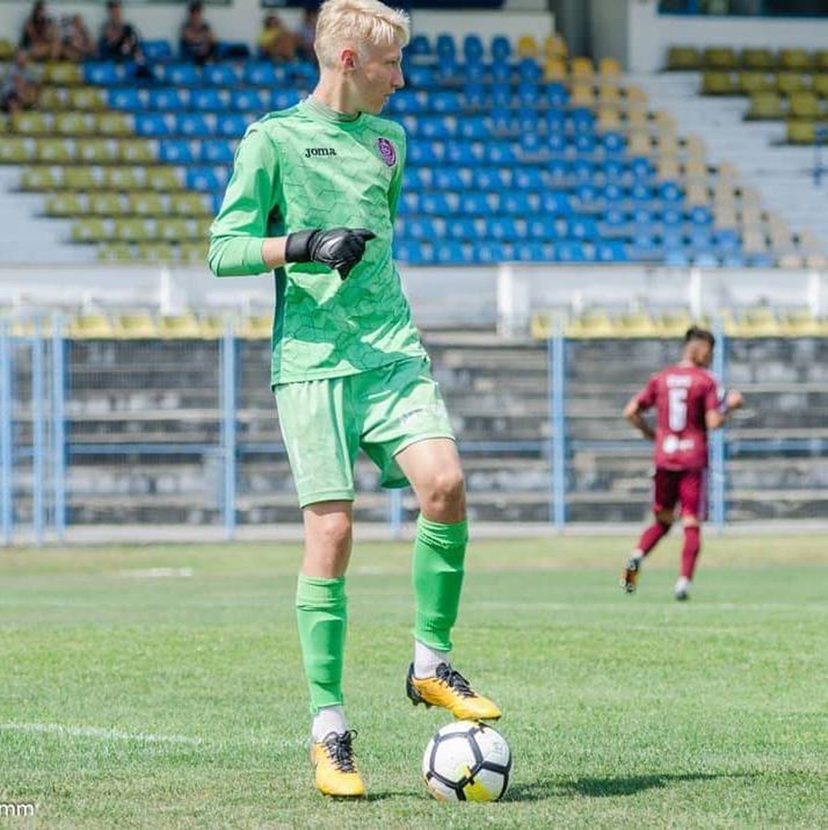 CFR CLUJ // Otto Hindrich, liceanul din poartă » Primește temele pe WhatsApp și le face seara, în cantonament