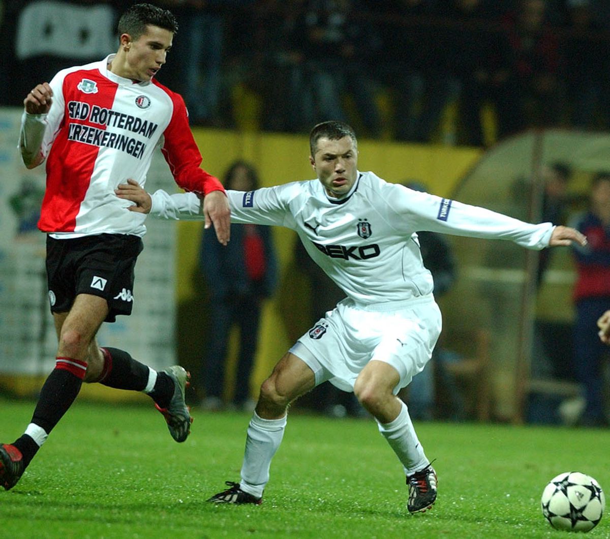 RETRO GSP. 23 de ani de când Adrian Ilie marca primele goluri în Primera Division, o „triplă” pentru Valencia! Alți 4 români făceau spectacol în acea etapă disputată în Spania