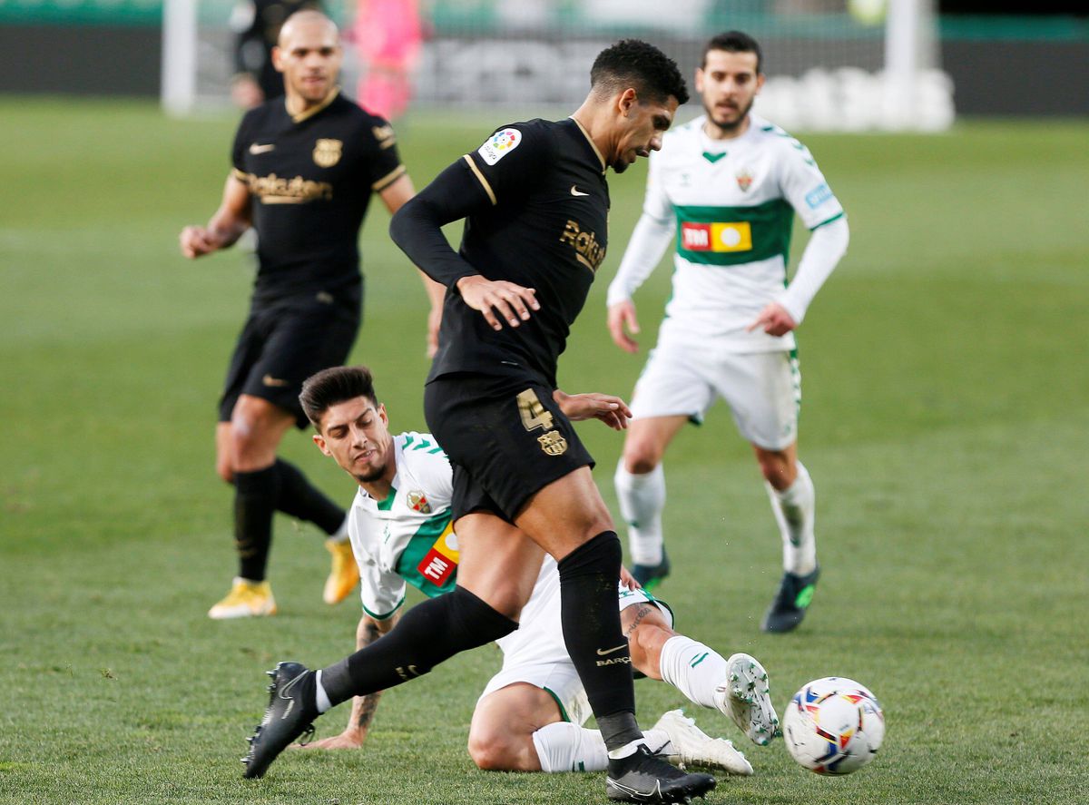 FOTO. Elche - Barcelona 0-2 » Fără Messi, catalanii țin aproape de Real Madrid și Atletico. Clasamentul din La Liga