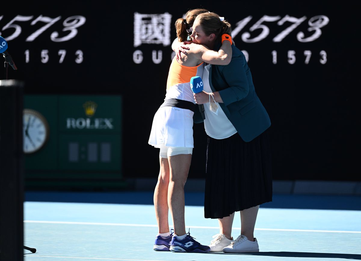 Alize Cornet, interviu cu ochii în lacrimi » A felicitat-o pe Simona și a îmbrățișat-o pe interviatoare: „Modul în care ai trecut peste probleme... ești incredibilă!”