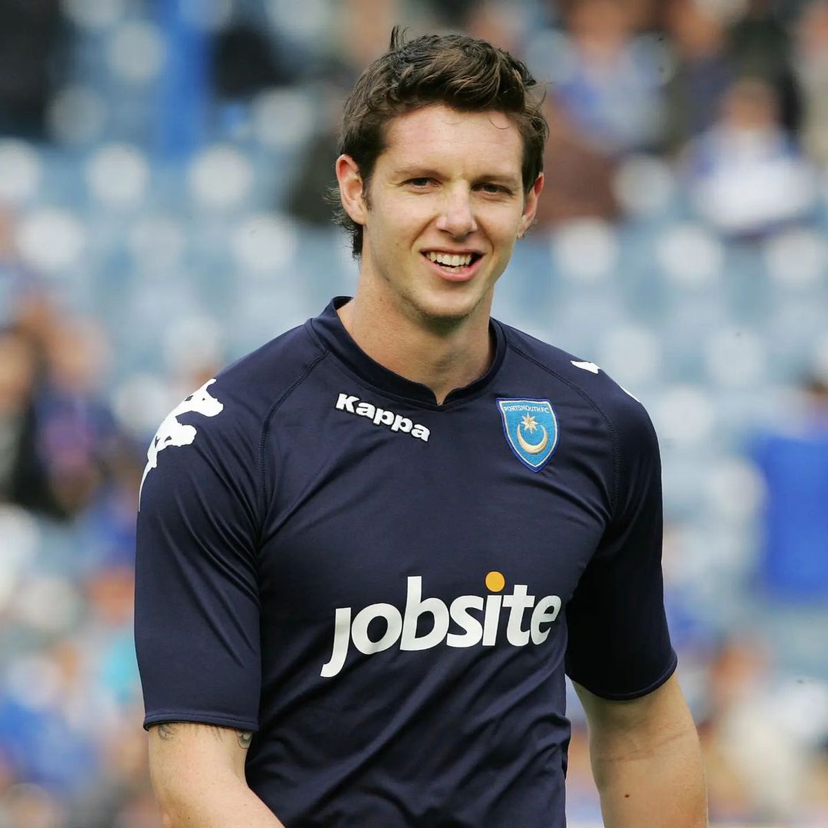 Fostul fundaș din Premier League s-a răzbunat pe fosta iubită, CEO la Mercedes » I-a aruncat lucrurile pe geam, după ce l-a înșelat: „O nenorocită”