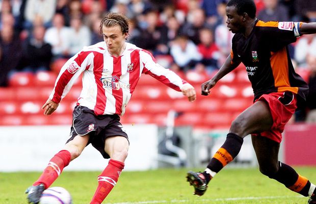 A mers să joace în Anglia înainte să revină în Liga 1, dar a ajuns zugrav: „Făceam 60 de lire pe zi, cât să supraviețuiesc. Apoi am semnat pe 400 de lire”