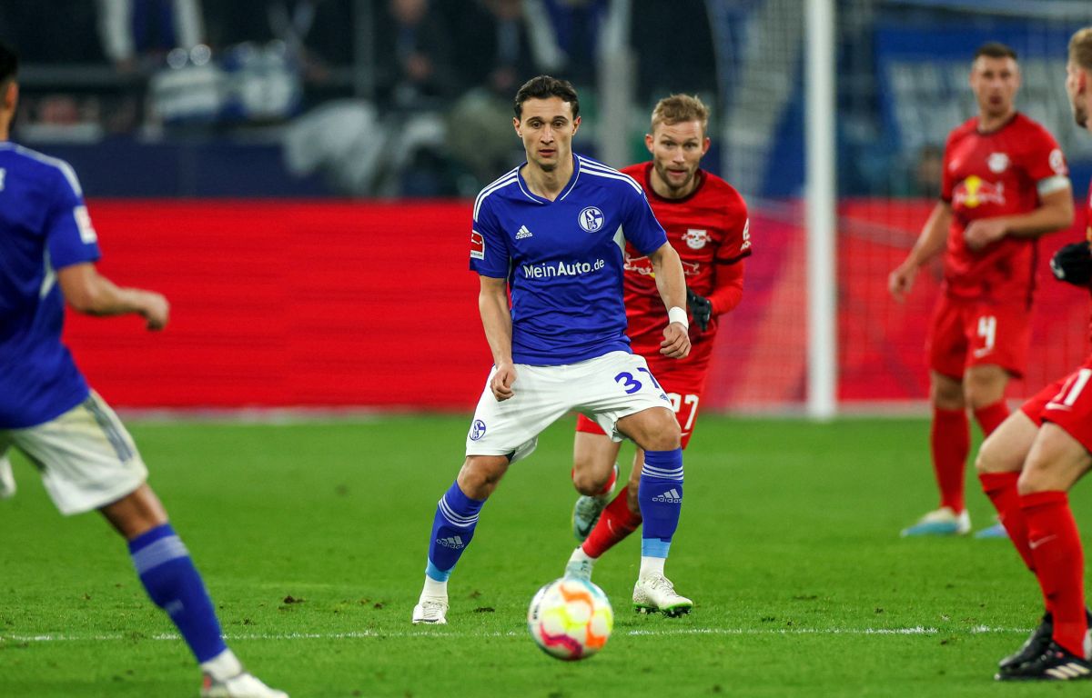 Cine e românul de 28 de ani care a debutat în Bundesliga » A jucat în înfrângerea usturătoare a lui Schalke, 1-6 cu Leipzig
