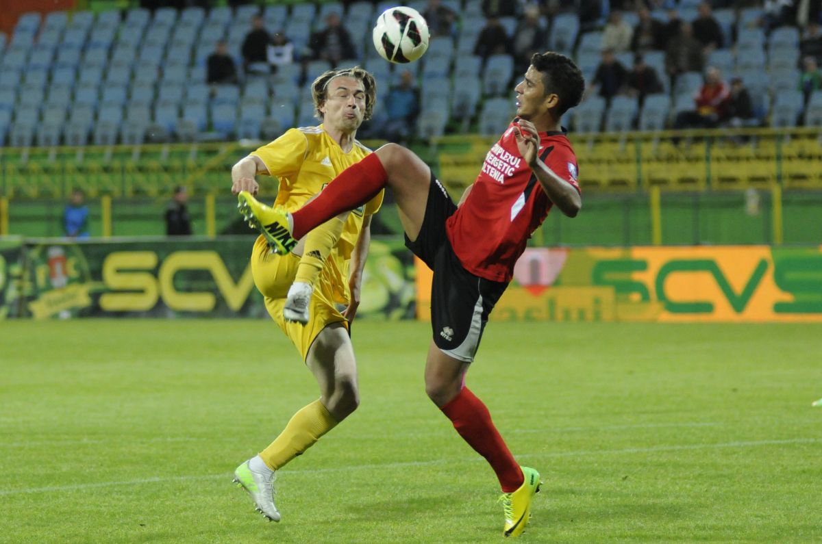 „Mi-a băgat mâna în gât și am dat să-l lovesc!” » Dezvăluiri-șoc ale jucătorului dat afară de Farul: „Provocare pe față! I-am auzit complotând”