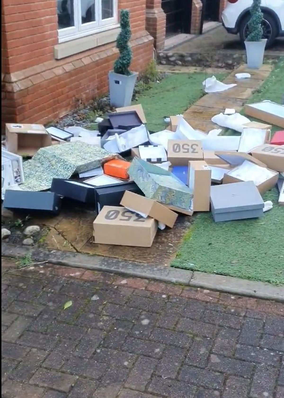 Greg Halford s-a răzbunat pe fosta iubită