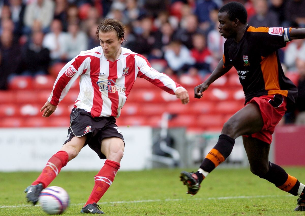 A mers să joace în Anglia înainte să revină în Liga 1, dar a ajuns zugrav: „Făceam 60 de lire pe zi, cât să supraviețuiesc. Apoi am semnat pe 400 de lire”