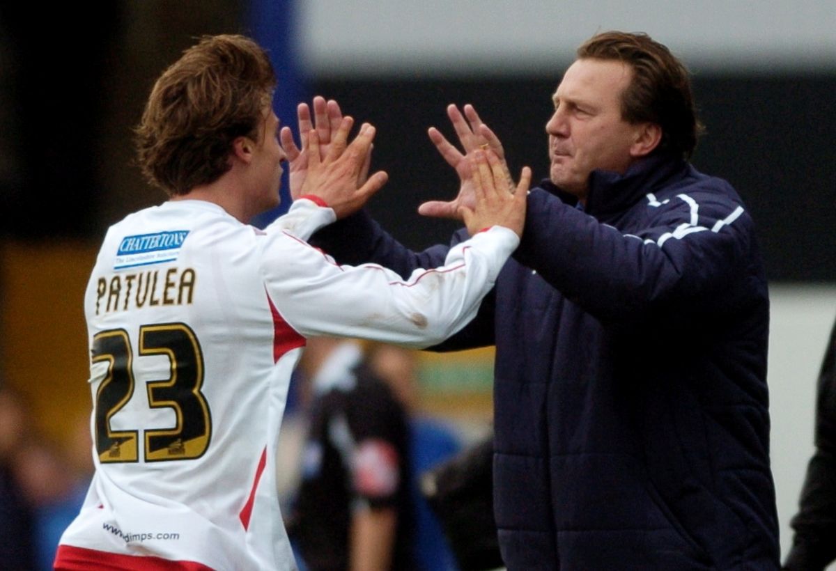 A mers să joace în Anglia înainte să revină în Liga 1, dar a ajuns zugrav: „Făceam 60 de lire pe zi, cât să supraviețuiesc. Apoi am semnat pe 400 de lire”