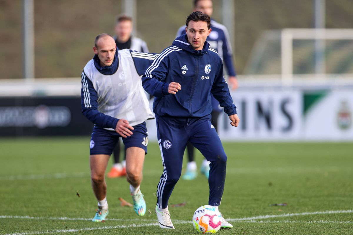 Cine e românul de 28 de ani care a debutat în Bundesliga » A jucat în înfrângerea usturătoare a lui Schalke, 1-6 cu Leipzig