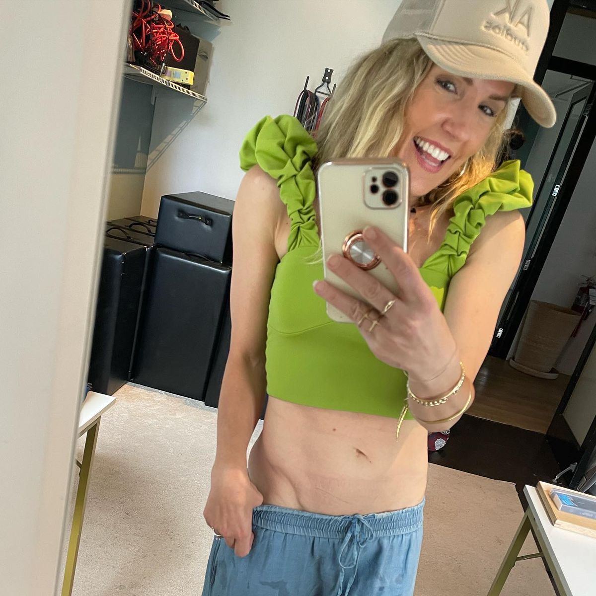 Gerard Pique ar fi înșelat-o pe Shakira și cu prietena ei, Anna Kaiser