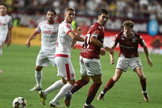 Iulian Roșu, 29 de ani, a reclamat Dinamo la CNSL, la FRF, solicită 24.000 de euro pentru a închide angajamentul cu clubul.