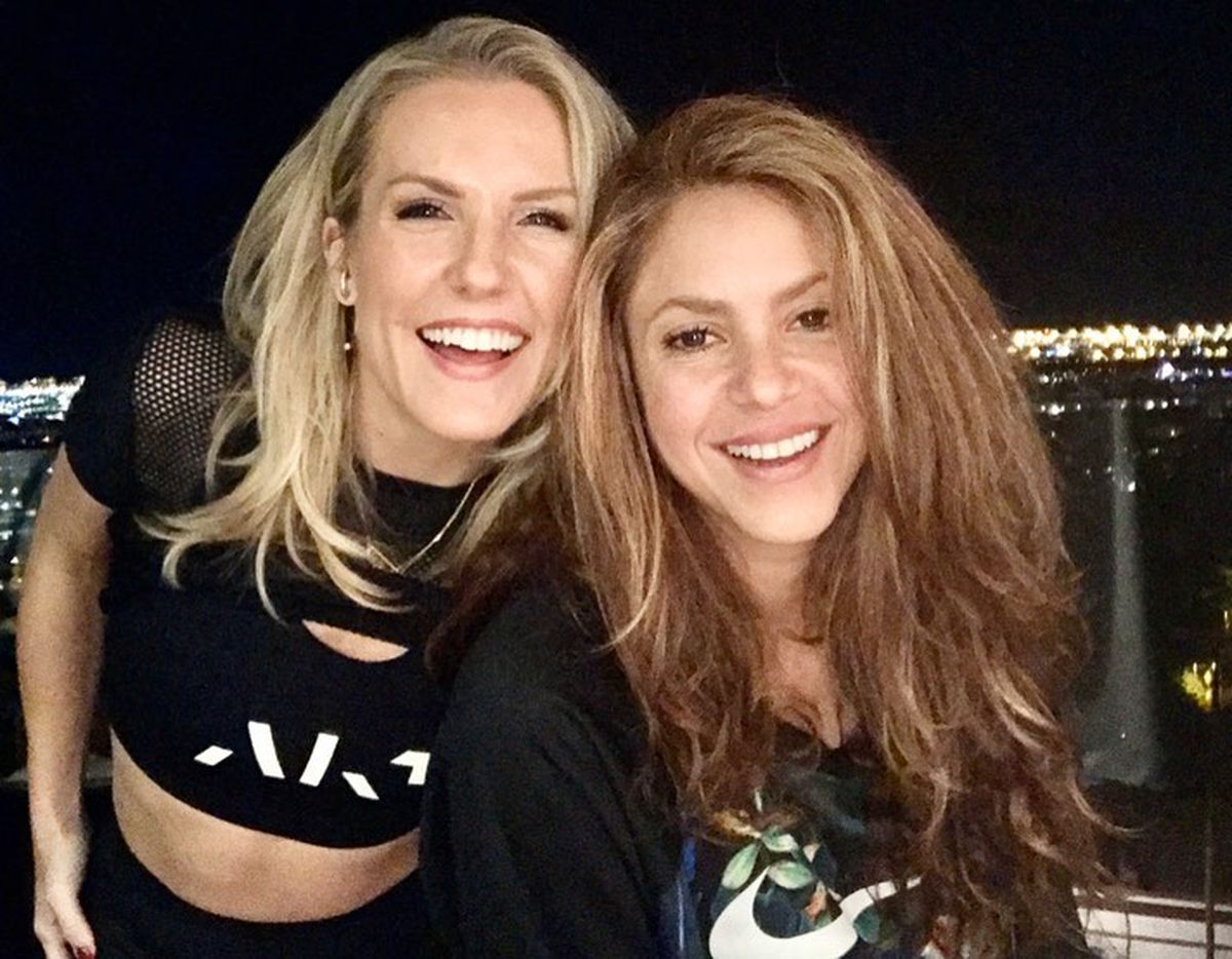 Gerard Pique ar fi înșelat-o pe Shakira și cu prietena ei, Anna Kaiser