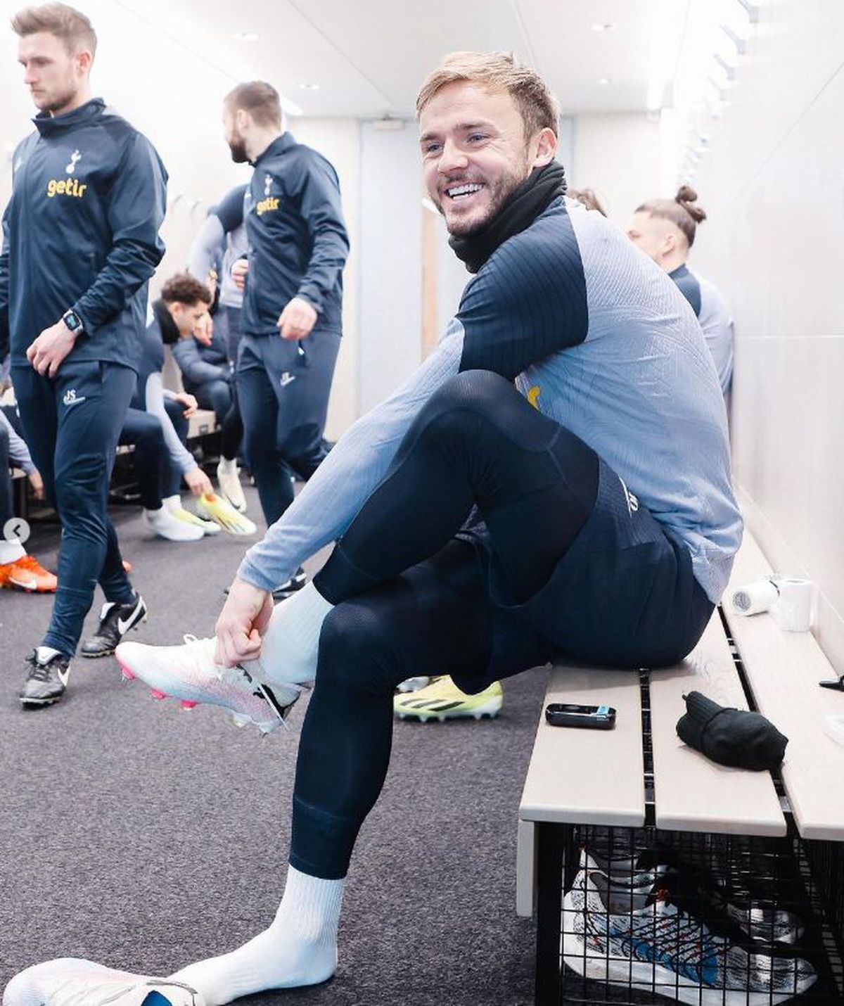 Radu Drăgușin i-a dat gata pe fanii lui Tottenham » Cu ce a apărut la antrenament, înaintea duelului cu Guardiola: „Prințul din Transilvania”