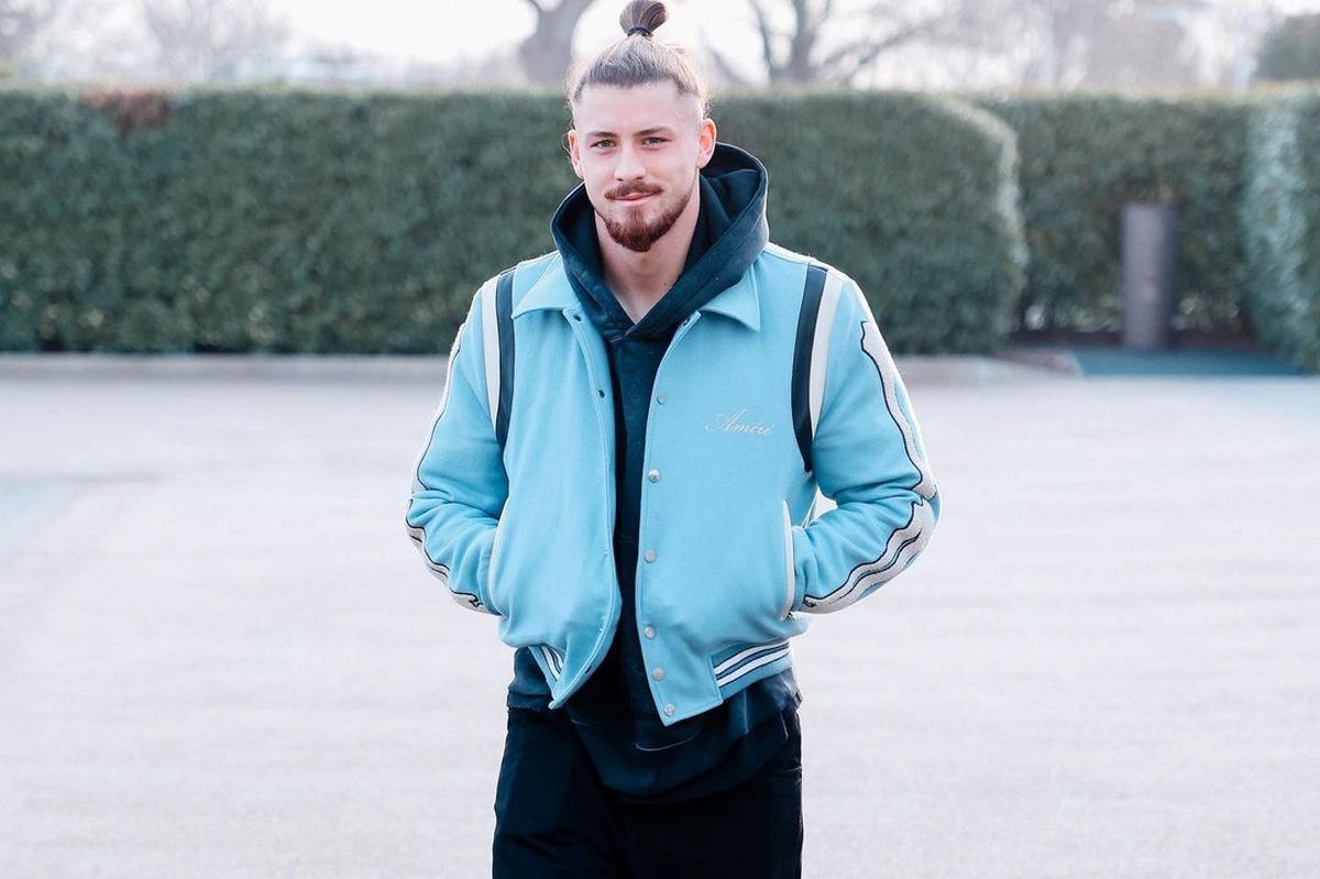 Radu Drăgușin i-a dat gata pe fanii lui Tottenham » Cu ce a apărut la antrenament, înaintea duelului cu Guardiola: „Prințul din Transilvania”