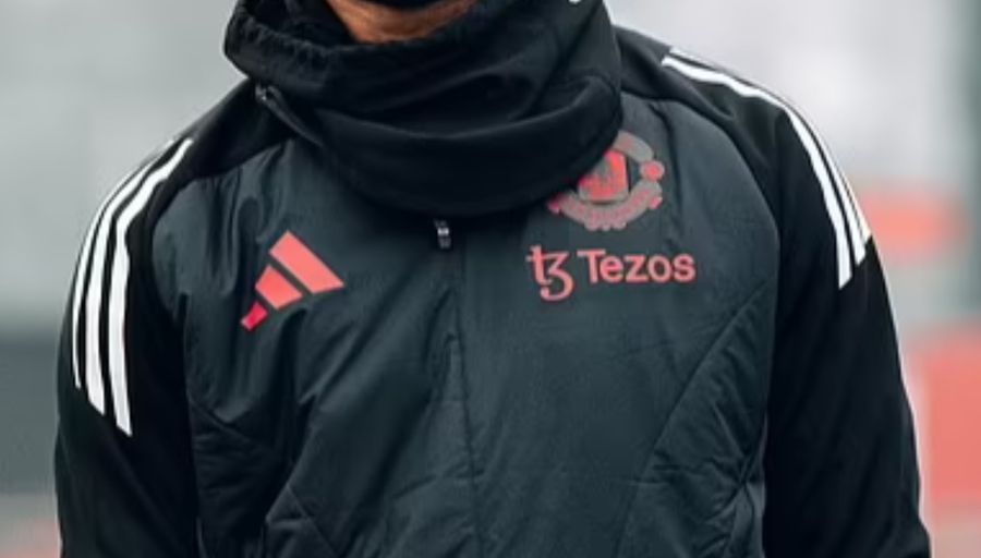 O echipă cu fundu-n sus! » „Manchester United chiar că a ajuns de râsul lumii! V-ați îmbrăcat din piață?”