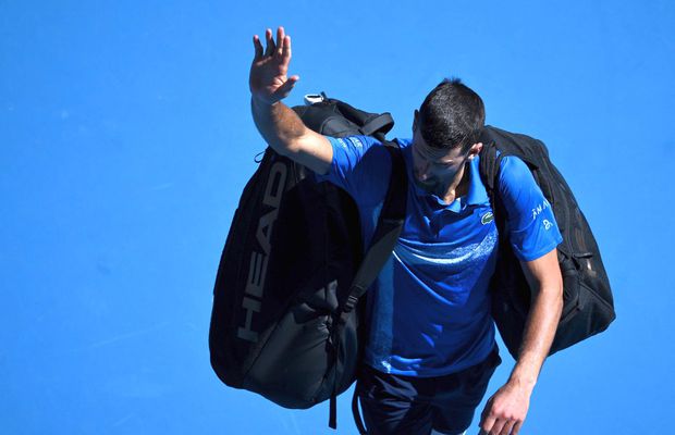Imagini ULUITOARE la Australian Open! Novak Djokovic, huiduit la Melbourne după ce s-a retras în semifinala cu Zverev