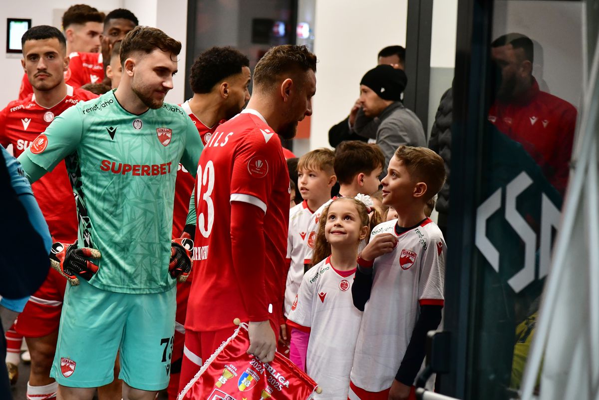 Scandal în peluză la Dinamo - U Cluj: interziși 1 an pe stadioane!